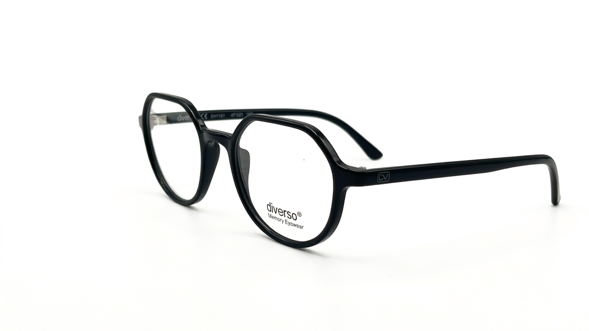 Black acetate eyeglasses with a double-bridge design and the Diverseo logo printed on the lower right lens, shown on a clean white background.