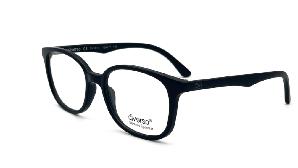 Black rectangular eyeglasses with clear lenses, shown at a three-quarter angle on a white background. The brand name 'diverso' is visible on the lower right lens and inner temple arm.